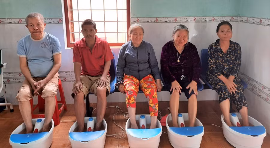 Các cụ già lang thang, cơ nhỡ ở Trung tâm được quan tâm chăm sóc. Ảnh. Đinh Yến 