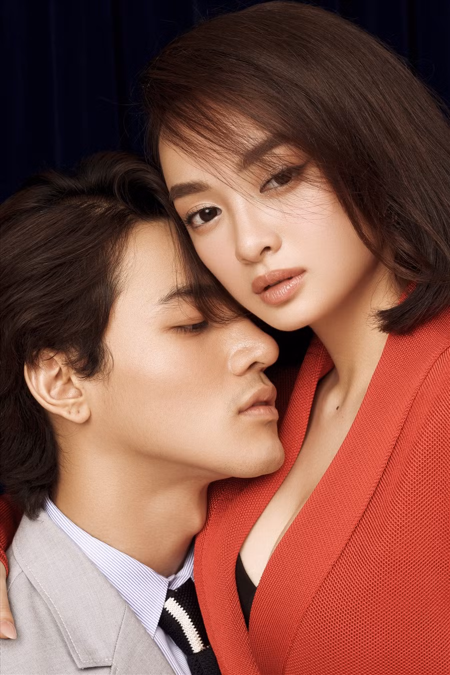 Còn riêng Khương Lê, lần đầu tiên tham gia điện ảnh và đóng chung với thần tượng của mình là Kaity Nguyễn, anh cho biết: “Tôi thần tượng Kaity từ sau khi xem phim Em chưa 18, không thể ngờ được rằng có ngày mình được đóng vai “phi công trẻ” của Kaity trên phim