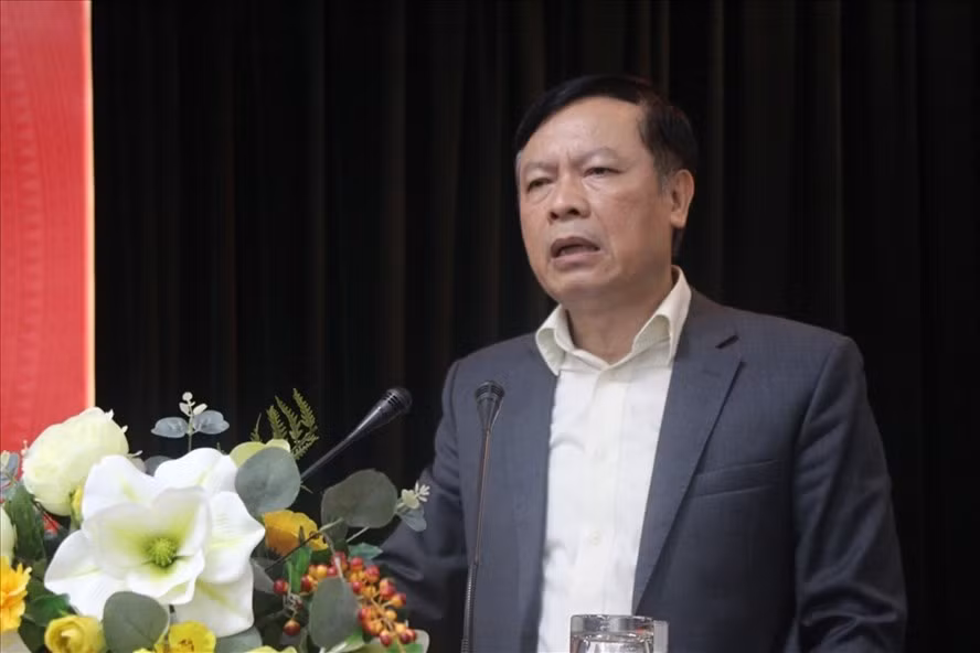 PGS.TS Phạm Văn Linh - Phó Chủ tịch Hội đồng Lý luận Trung ương thông tin về các nội dung cốt lõi của dự thảo Văn kiện Đại hội XIII. Ảnh T.Vương
