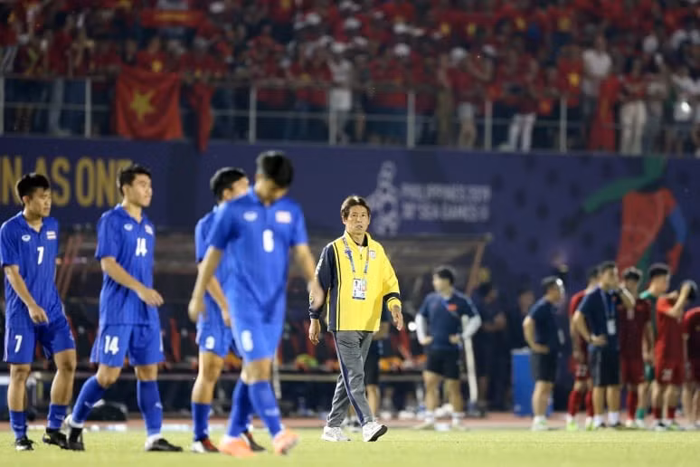 Huấn luyện viên Akira Nishino sẽ tập trung lực lượng để chinh phục AFF Cup và lấy vé đi tiếp tại vòng loại World Cup 2022. Ảnh: Anh Duy.