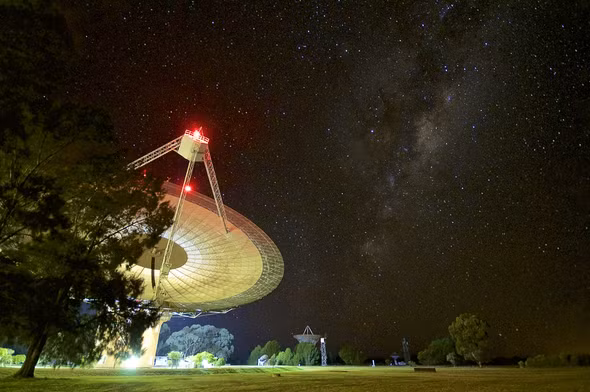 Kinh thiên văn vô tuyến Parkes - Ảnh: SCIENTIFIC AMERICAN