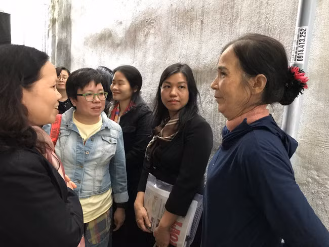 Đại diện Tổng Liên đoàn đi thăm tình hình đời sống công nhân khu công nghiệp Bắc Thăng Long (Hà Nội). Ảnh: Thùy Anh