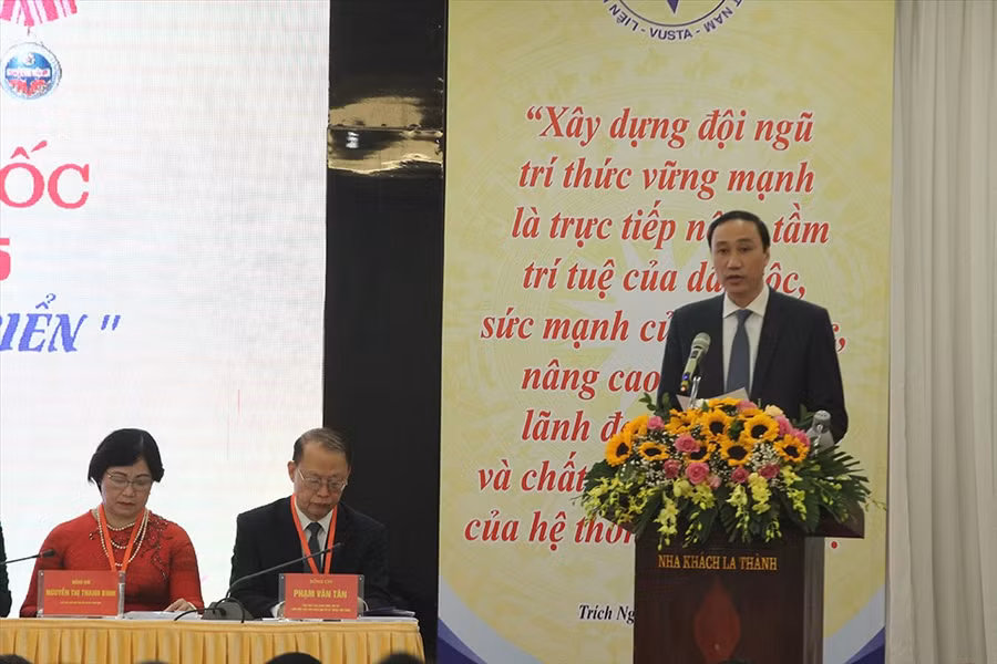Ông Phùng Khánh Tài phát biểu tại Đại hội. Ảnh TV