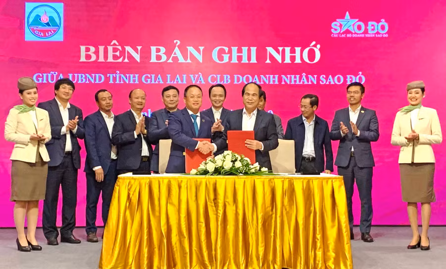 Ký kết ghi nhớ giữa UBND tỉnh Gia Lai và Câu lạc bộ Doanh nhân Sao Đỏ tạo tiền đề cho sự hợp tác trong tương lai (1)