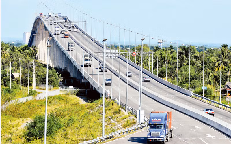 Tuyến đường cao tốc TP Hồ Chí Minh - Long Thành - Dầu Giây từ khi đưa vào khai thác đã phát huy hiệu quả rất lớn trong kết nối nền kinh tế - xã hội trong vùng Ðông Nam Bộ. Ảnh: QUANG QUÝ