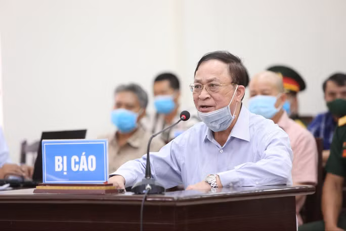 Bị cáo Nguyễn Văn Hiến (nguyên đô đốc, nguyên thứ trưởng Bộ Quốc phòng) tại phiên tòa sơ thẩm