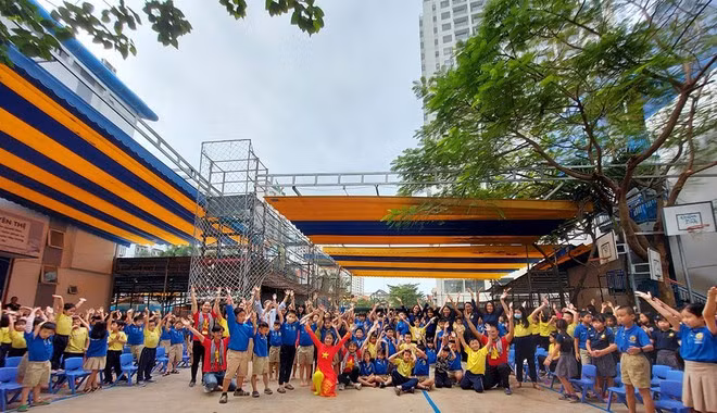 Ngọc Ánh trong buổi tuyên truyền bảo vệ môi trường cho học sinh ẢNH: NGỌC ÁNH