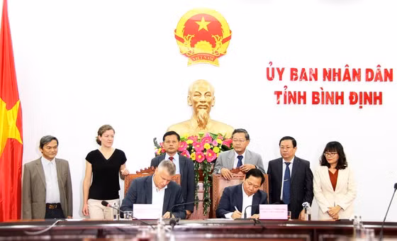 Toàn cảnh buổi ký kết vào sáng 22-12-2020 Toàn cảnh buổi ký kết vào sáng 22-12-2020