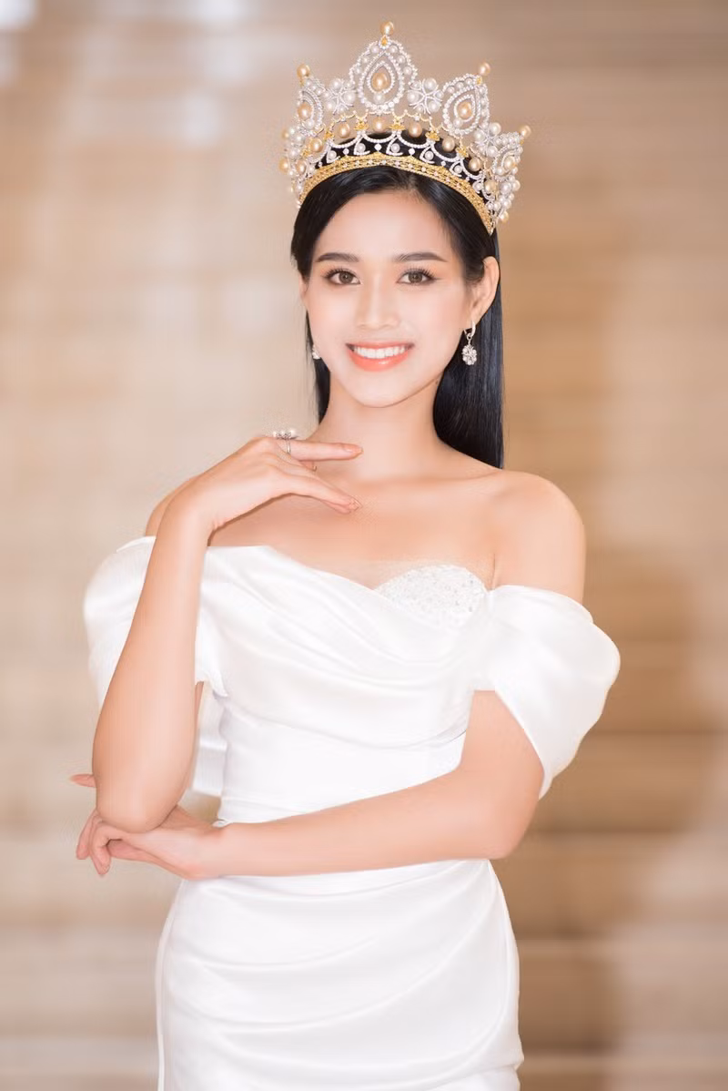 Hiện tại, Đỗ Thị Hà đang tất bật với các dự án cuối năm. Cô sẽ dành thời gian về thăm quê trong dịp Tết này. Người đẹp cho biết, với cô có lẽ cái Tết sắp tới sẽ rất ý nghĩa và hạnh phúc. Ảnh: SV.