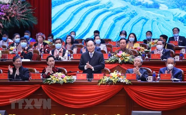 Thủ tướng Nguyễn Xuân Phúc, Chủ tịch Quốc hội Nguyễn Thị Kim Ngân, Thường trực Ban Bí thư Trần Quốc Vượng, Phó Chủ tịch Thường trực Quốc hội Tòng Thị Phóng, Phó Thủ tướng Thường trực Chính phủ Trương Hòa Bình tham gia Đoàn Chủ tịch điều hành Đại hội. (Ảnh: Dương Giang/TTXVN) Thủ tướng Nguyễn Xuân Phúc, Chủ tịch Quốc hội Nguyễn Thị Kim Ngân, Thường trực Ban Bí thư Trần Quốc Vượng, Phó Chủ tịch Thường trực Quốc hội Tòng Thị Phóng, Phó Thủ tướng Thường trực Chính phủ Trương Hòa Bình tham gia Đoàn Chủ tịch điều hành Đại hội. (Ảnh: Dương Giang/TTXVN)
