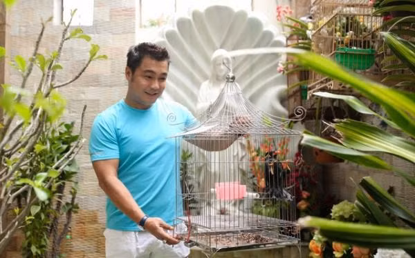 Anh thường thích trồng cây, nuôi chim và cá trong biệt thự. Nam tài tử cho biết đó là thú vui tao nhã của anh mỗi khi rảnh rỗi. Ảnh: NSCC.