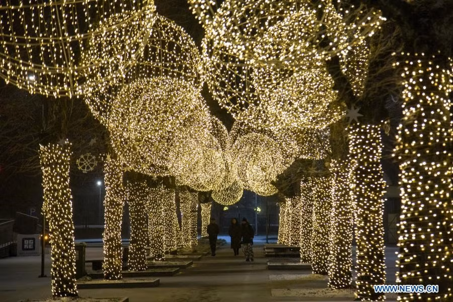 Không khí Giáng sinh ở Ogre, Latvia. Ảnh: Xinhua