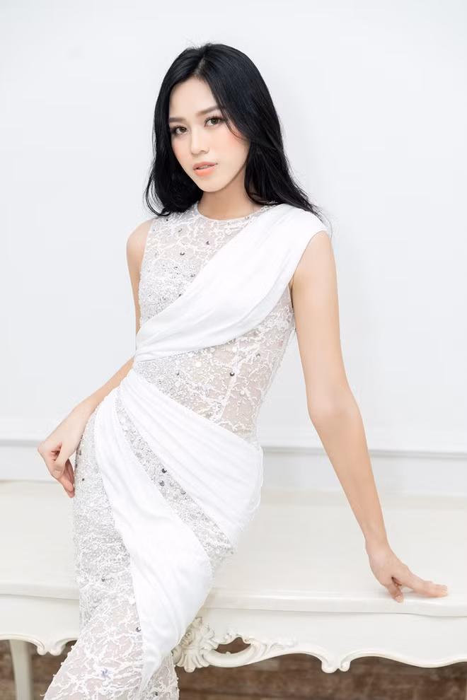 Tân Hoa hậu Đỗ Thị Hà là một trong số ít các hoa hậu được khán giả đánh giá cao về nhan sắc khi đăng quang. Tuy nhiên, để có thể chinh chiến ở đấu trường quốc tế, người đẹp cần phải trau dồi nhiều hơn về kỹ năng cũng như thần thái khi trình diễn ẢNH: KHOA NGUYỄN
