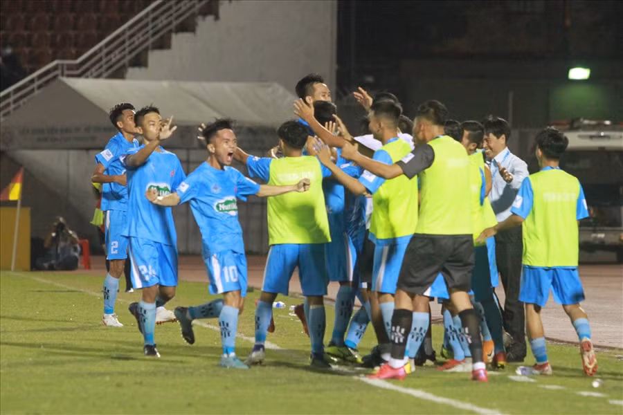 Đại học Cần Thơ ăn mừng bàn mở tỉ số. Ảnh: Thanh Vũ