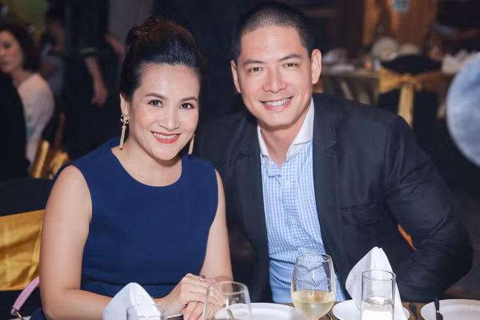 Vợ chồng Bình Minh tham gia đêm tiệc.