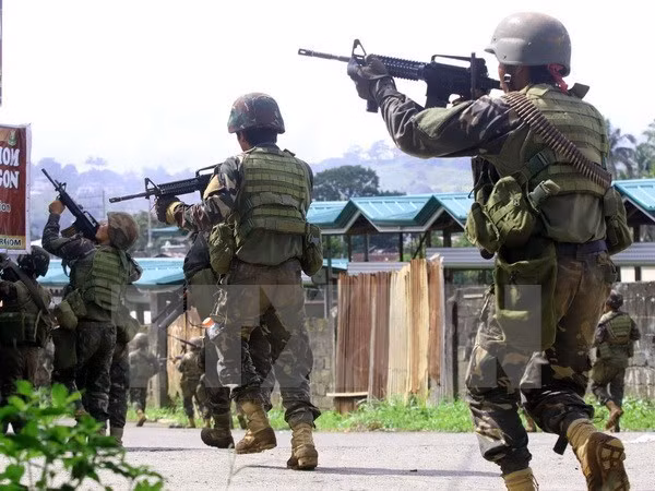 Binh sĩ Philippines trong chiến dịch truy quét phiến quân ở Lanao Del Sur ngày 25-5. 