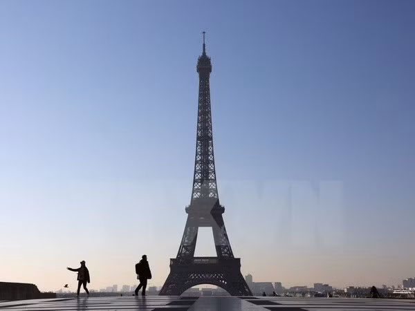 Tháp Eiffel ở Paris, Pháp ngày 10-5. 