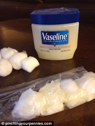 Những miếng bông chứa Vaseline có thể giúp việc nhóm lửa dễ dàng hơn. Đây là cách mà trang Pinchingyourpennies.com khuyên du khách nên thử nghiệm Những miếng bông chứa Vaseline có thể giúp việc nhóm lửa dễ dàng hơn. Đây là cách mà trang Pinchingyourpennies.com khuyên du khách nên thử nghiệm
