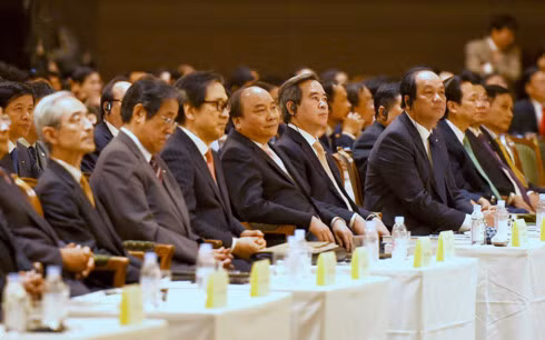  Thủ tướng Nguyễn Xuân Phúc, Thủ tướng Nhật Bản Shinzo Abe dự Hội nghị xúc tiến đầu tư Việt Nam tại Tokyo. Ảnh: VGP/Quang Hiếu