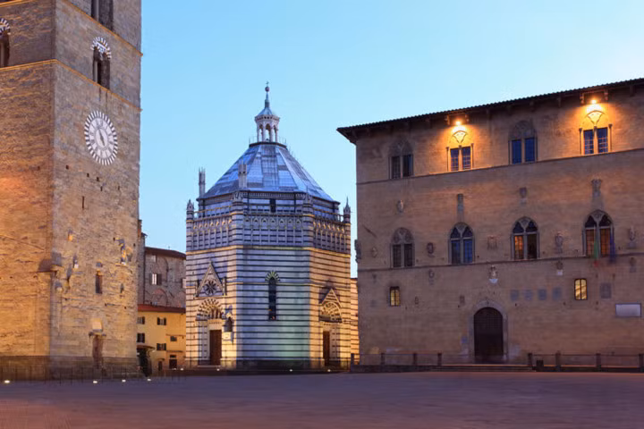 Pistoia, Ý. Theo Lonely Planet, nhiều người thường bỏ qua thị trấn này, nhưng hãy coi đó là "Vốn văn hóa của Ý vào năm 2017". Pistoia, Ý. Theo Lonely Planet, nhiều người thường bỏ qua thị trấn này, nhưng hãy coi đó là
