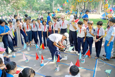 Học sinh tham gia vui chơi tại các trại hè. Học sinh tham gia vui chơi tại các trại hè.