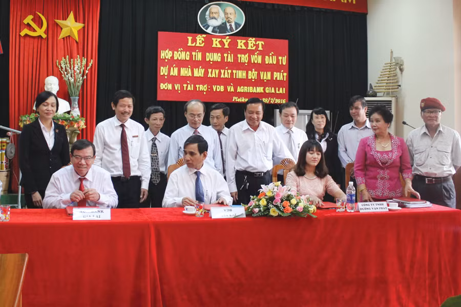 Ký kết hợp đồng tín dụng tài trợ vốn đầu tư dự án Nhà máy Xay xát tinh bột Vạn Phát.