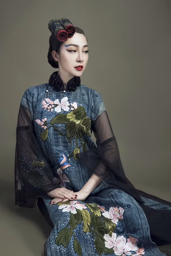 Bộ sưu tập sẽ được Vũ Việt Hà giới thiệu trong 'Festival cao nguyên trắng Bắc Hà', diễn ra từ ngày 15-17/2 tại dinh Hoàng A Tưởng, huyện Bắc Hà, tỉnh Lào Cai. Bộ sưu tập sẽ được Vũ Việt Hà giới thiệu trong 'Festival cao nguyên trắng Bắc Hà', diễn ra từ ngày 15-17/2 tại dinh Hoàng A Tưởng, huyện Bắc Hà, tỉnh Lào Cai.