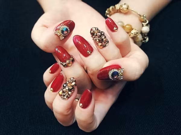 Bộ móng xinh đẹp giúp bạn trở nên quyến rũ và sành điệu.