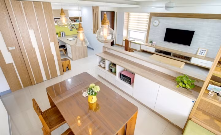  Bàn gỗ ốp kính dễ dàng làm sạch hàng ngày.