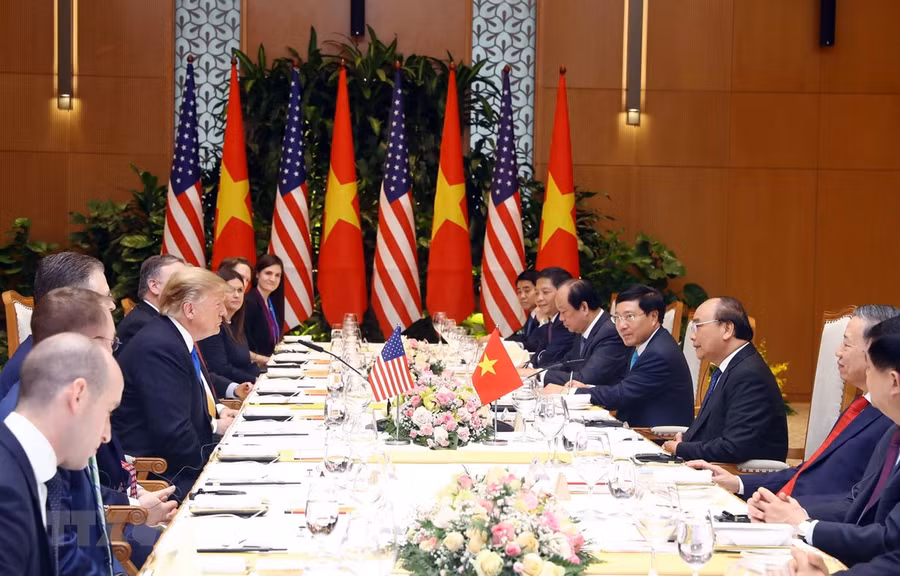 Thủ tướng Nguyễn Xuân Phúc hội đàm Tổng thống Hoa Kỳ Donald Trump. (Ảnh: Thống Nhất/TTXVN) Thủ tướng Nguyễn Xuân Phúc hội đàm Tổng thống Hoa Kỳ Donald Trump. (Ảnh: Thống Nhất/TTXVN)