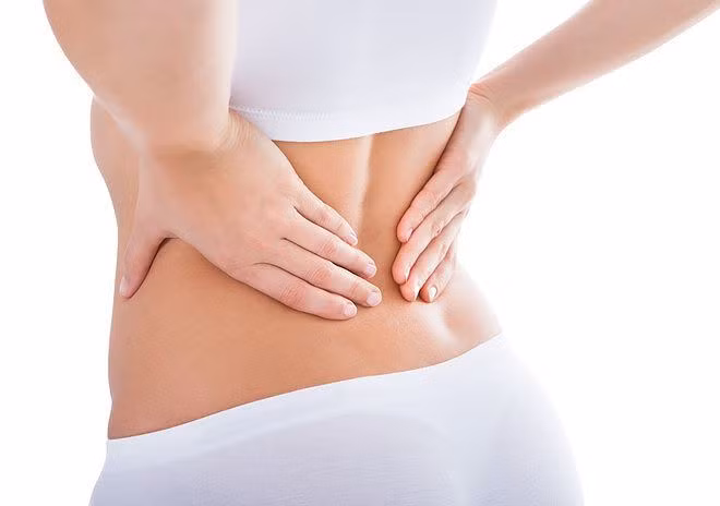Khi chị em có cảm giác đau lưng, đặc biệt là đau lưng dưới có thể là do chị em đang mắc bệnh phụ khoa nào đó. Các khối u ở tử cung, buồng trứng… cũng gây triệu chứng đau lưng. Ảnh minh hoạ: Internet Khi chị em có cảm giác đau lưng, đặc biệt là đau lưng dưới có thể là do chị em đang mắc bệnh phụ khoa nào đó. Các khối u ở tử cung, buồng trứng… cũng gây triệu chứng đau lưng. Ảnh minh hoạ: Internet