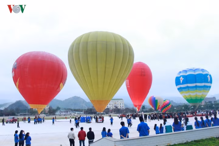Có gần 10 khinh khí cầu đến từ các đội trong và ngoài nước.