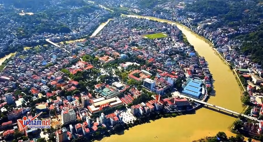40 năm sau cuộc chiến, TP Cao Bằng ngày nay đã hồi sinh, hiện đại, khang trang, đời sống vật chất và tinh thần của người dân ngày một nâng cao. Ảnh: Đoàn Bổng.
