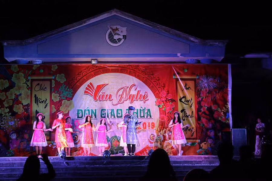 Chương trình văn nghệ chào đón Giao thừa Xuân Kỷ Hợi 2019 tại thị xã An Khê. Ảnh: Ngọc Minh