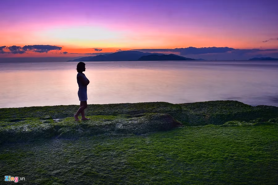 Góc khác ở thời điểm mặt trời bắt đầu ló dạng, báo hiệu một ngày mới ở Nha Trang.