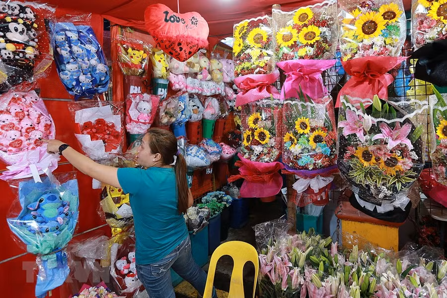  Hoa hồng cho ngày Lễ Tình yêu 14/2 được bày bán tại Manila, Philippines