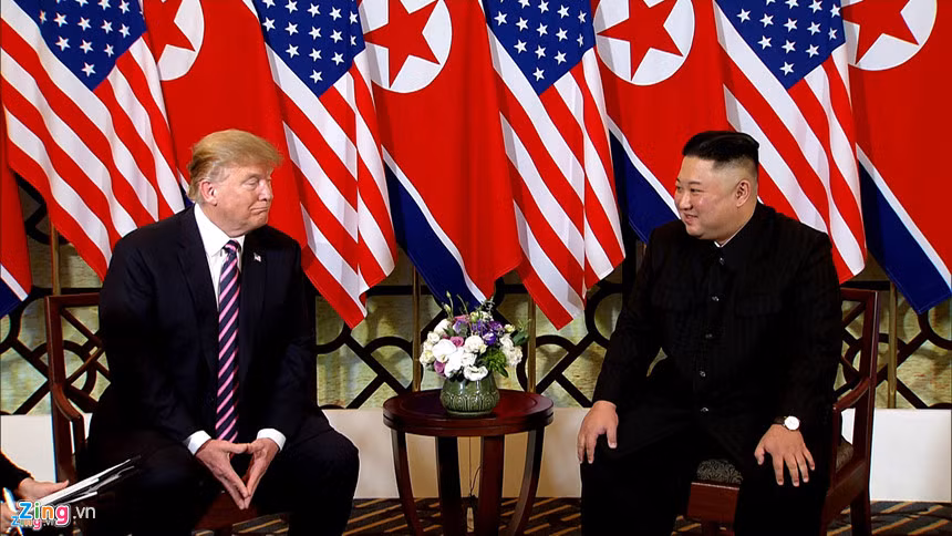 Hai nhà lãnh đạo thân mật trong cuộc gặp riêng kéo dài 20 phút. Ảnh: AP. Hai nhà lãnh đạo thân mật trong cuộc gặp riêng kéo dài 20 phút. Ảnh: AP.