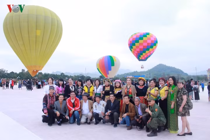  Du khách từ các nơi đến trải nghiệm.