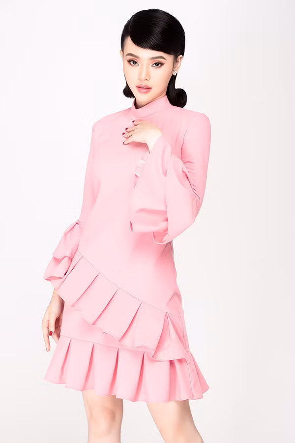  Nhờ sự ủng hộ của bạn bè, bộ sưu tập ứng dụng dành cho mùa Tết của Phương Trang đã bán sạch trong vòng '1 nốt nhạc'. Đó cũng chính là động lực giúp cô hăng hái hơn trong việc mang tới các mẫu thiết kế mới.