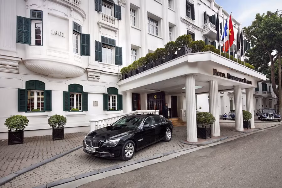 Sofitel Legend Metropole Hanoi là nơi ở của Tổng thống Mỹ trong chuyến thăm chính thức Việt Nam hồi tháng 11/2017. Khách sạn nằm ở trung tâm thành phố, cạnh hồ Hoàn Kiếm - khu vực đông khách du lịch khi tới Hà Nội. Ảnh: Sofitel Legend Metropole.