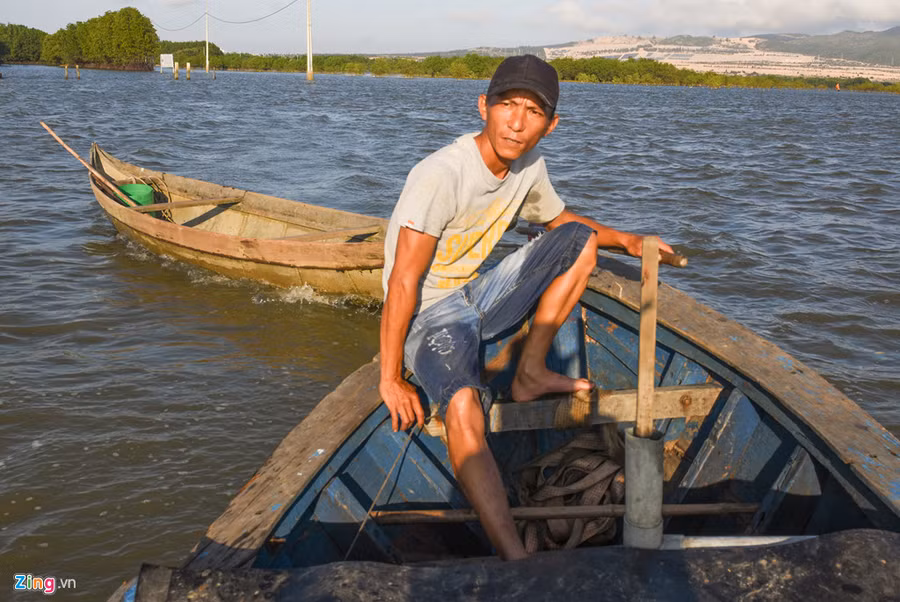 Trưởng xóm Cồn Chim, anh Hồ Văn Nhân, cho biết người dân rất thích sống ở đây bởi không khí trong lành, mát mẻ, không bụi, không tiếng ồn, không ô nhiễm môi trường. Người dân xóm Cồn Chim sống gắn bó tình làng nghĩa xóm, giúp đỡ lẫn nhau khi có chuyện vui buồn.