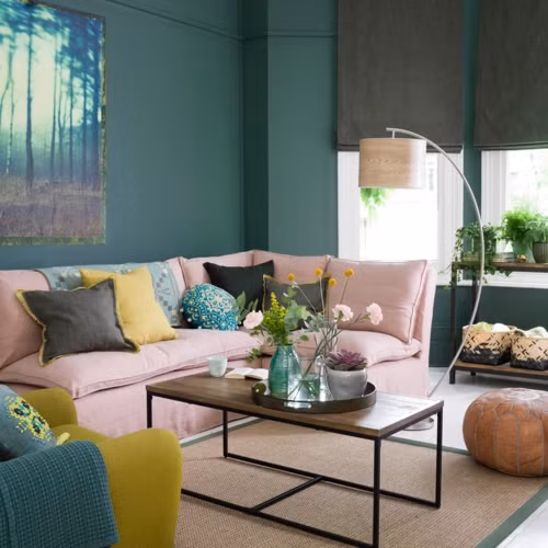 Nếu không đủ kinh phí để xây mới hay sửa chữa đôi khi chỉ cần dịch chuyển vị trí các đồ vật hiện có bạn cũng sẽ bất ngờ với sự thay đổi của nó.