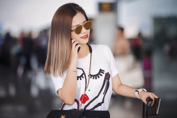 Được biết, lần sang Nga này, Dương Hoàng Yến là khách mời biểu diễn tại Liên hoan ẩm thực Việt Nam tại Nga. Được biết, lần sang Nga này, Dương Hoàng Yến là khách mời biểu diễn tại Liên hoan ẩm thực Việt Nam tại Nga.