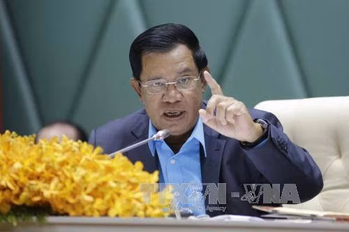 Ông Hun Sen cảnh báo Mỹ không can dự nội bộ Campuchia.