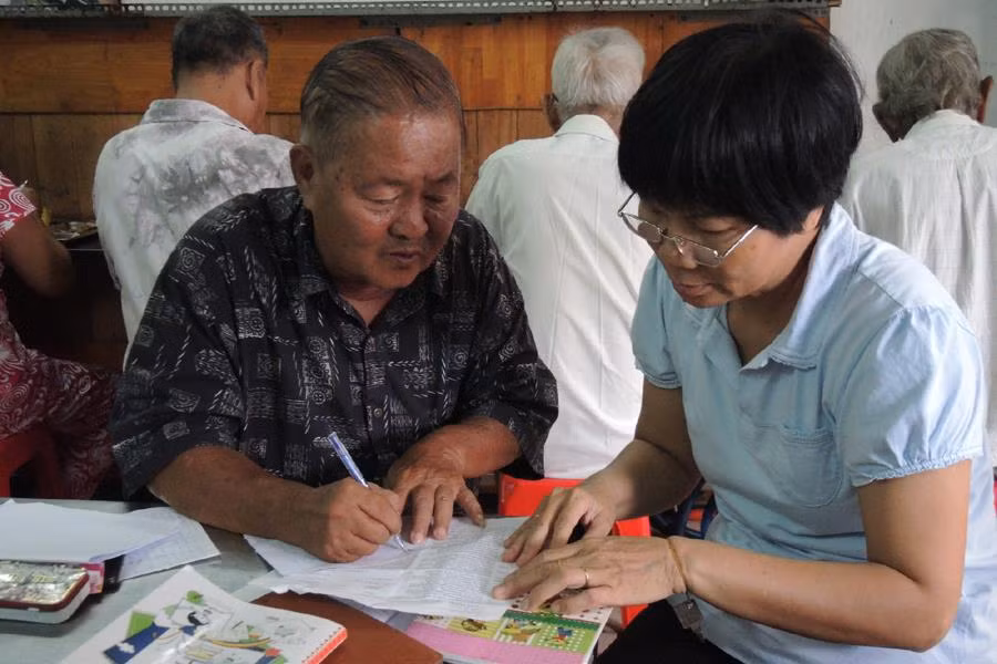Ông Nam Đồng - người gây dựng chuỗi quán cơm Nụ cười. Ông Nam Đồng - người gây dựng chuỗi quán cơm Nụ cười.