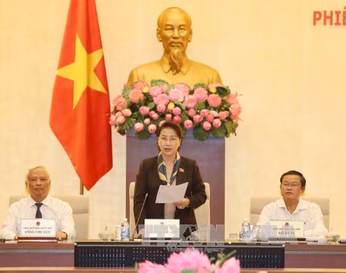 Chủ tịch Quốc Nguyễn Thị Kim Ngân chủ trì và phát biểu bế mạc Phiên họp thứ 14 của Ủy ban Thường vụ Quốc hội khóa XIV.