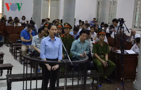 Nguyễn Minh Thu khai đưa tiền lãi ngoài khủng cho khách vip của Oceanbank Nguyễn Minh Thu khai đưa tiền lãi ngoài khủng cho khách vip của Oceanbank