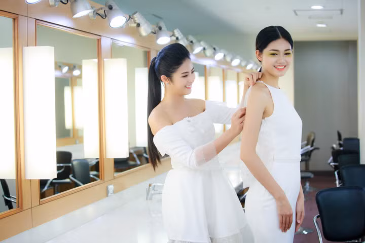 Đây cũng là tone màu thể hiện sự trong sáng, ngây thơ như 'mối tình đầu'.