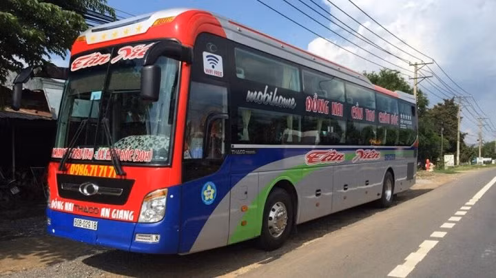 Nhà xe Tân Niên bị nhóm côn đồ đập phá tại Biên Hòa.