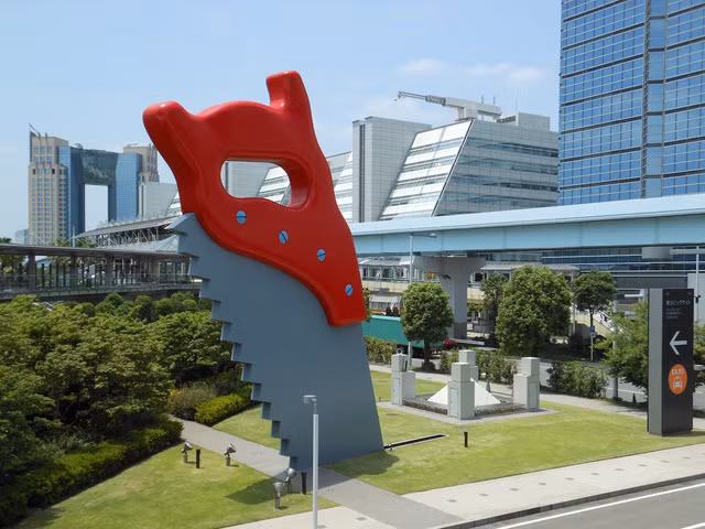 Tác phẩm lưỡi cưa Monster ở Tokyo. Ảnh: Oddcities